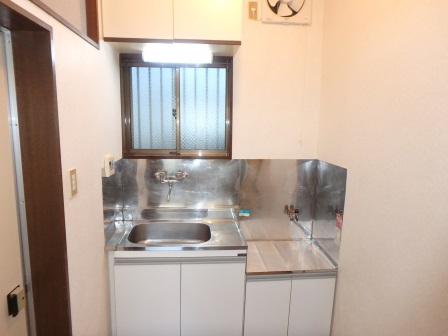 キッチン　窓のあるキッチンです。