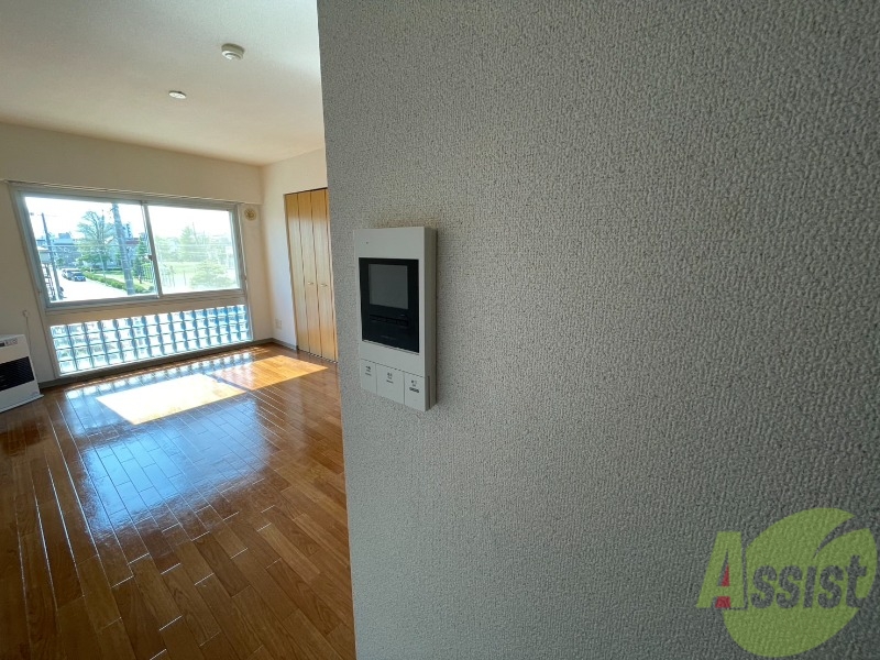 セキュリティ　モニタ付インターホンです。セキュリティ面も安心ですね！