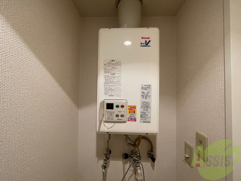 その他設備　給湯器です。操作しやすいパネルになってます。