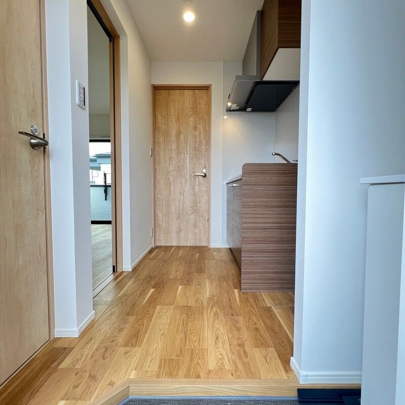 玄関　別部屋参考写真となります