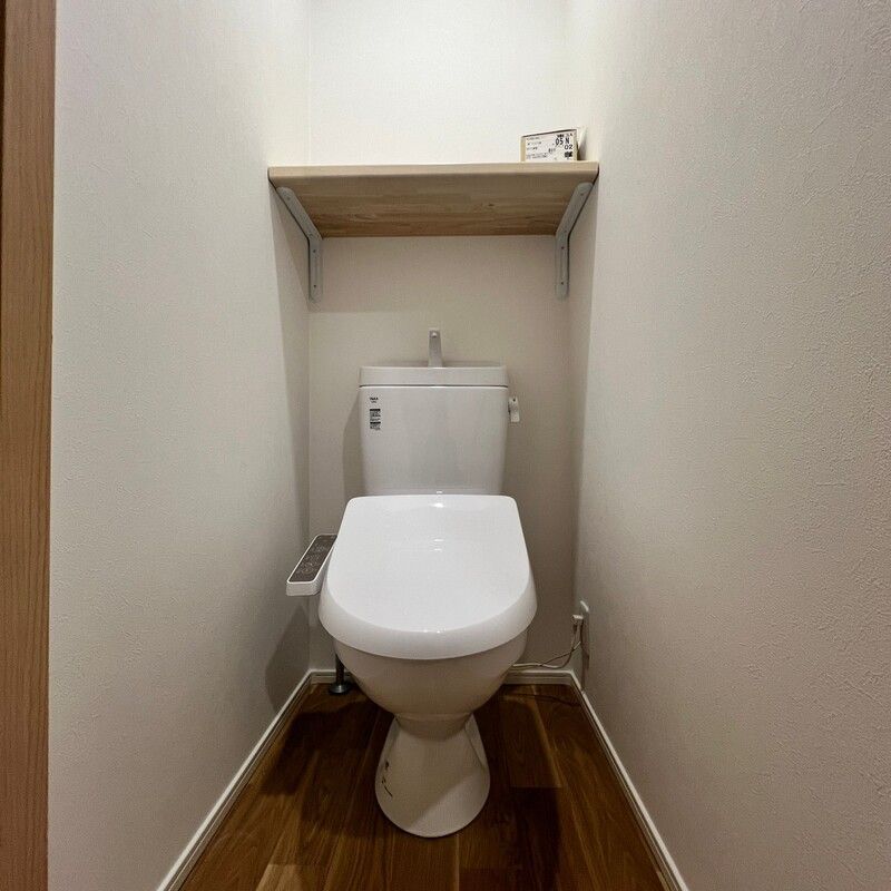 トイレ　別部屋参考写真となります