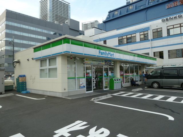 コンビニ　ファミリーマート（コンビニ）まで170m