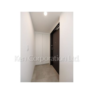 玄関　同タイプ10階のお部屋を撮影。仕様が異なることがあります。