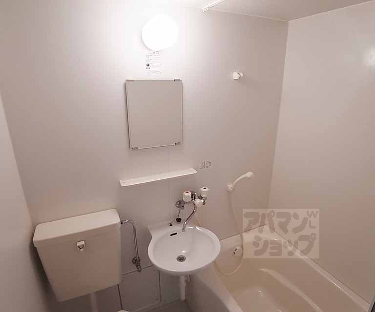 洗面設備　３点ユニットバスです。