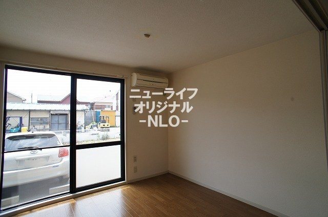 居室・リビング　夏・冬の快適生活を支えるエアコン付き☆