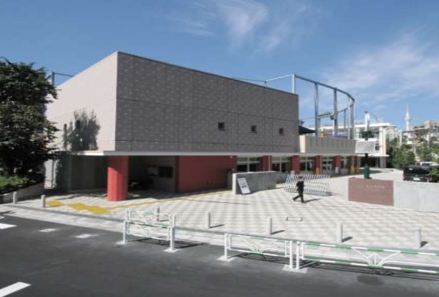 中学校　渋谷区立上原中学校（中学校）まで660m