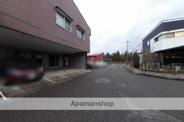 その他　前面道路（その他）まで0m