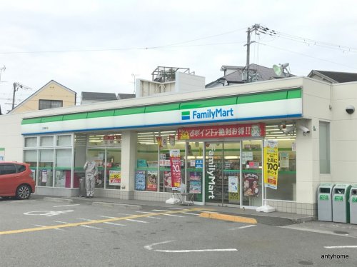 コンビニ　ファミリーマート 三津屋中店（コンビニ）まで444m