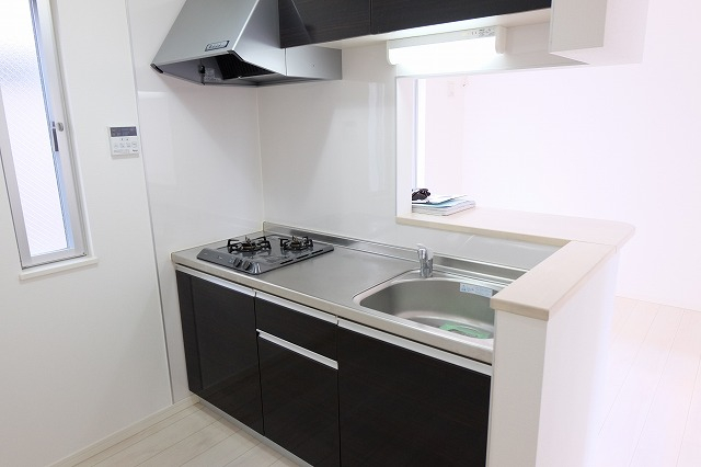 キッチン　写真は同建物の別部屋を参考に掲載しております。