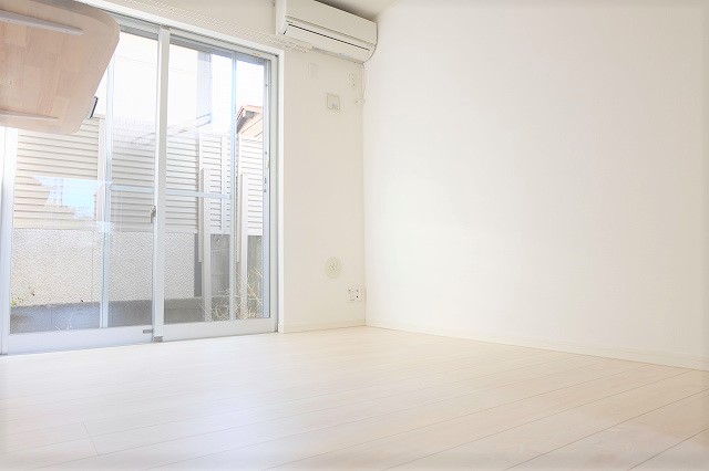 居室・リビング　写真は同建物の別部屋を参考に掲載しております。