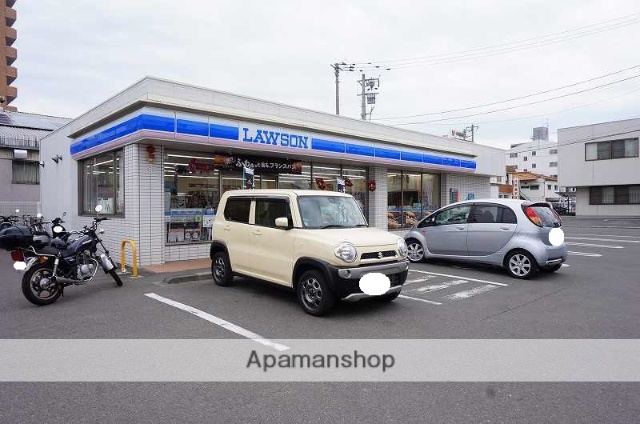 コンビニ　ローソン（コンビニ）まで690m