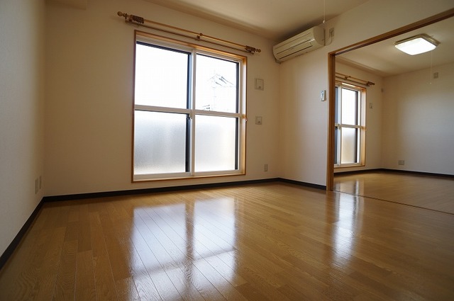 居室・リビング　別部屋の写真です。