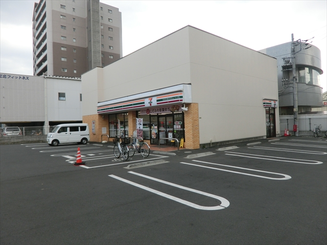 コンビニ　セブンイレブン 足立江北1丁目店（コンビニ）まで406m