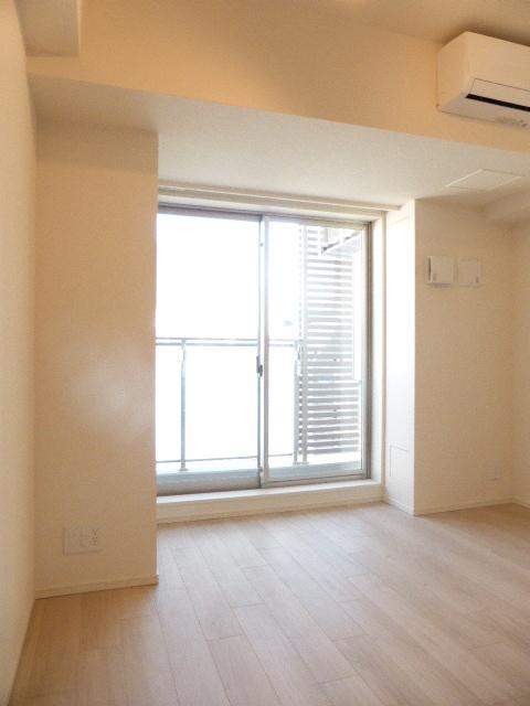 居室・リビング　こちらの居間で趣味の時間をお楽しみください