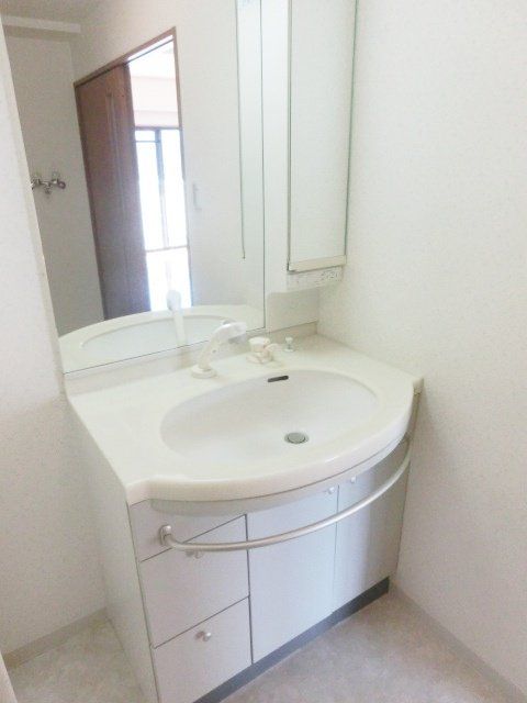 洗面設備　シャンプードレッサー付