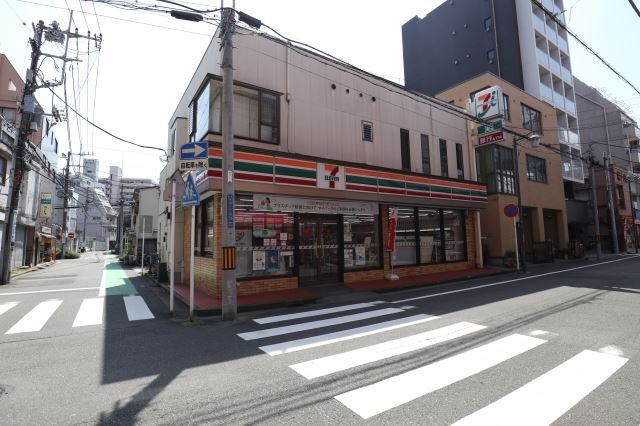 コンビニ　セブンイレブン（コンビニ）まで140m