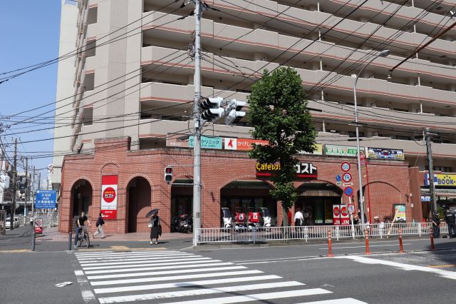 飲食店　ガスト（飲食店）まで320m