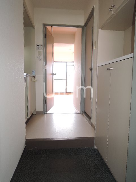 玄関　別部屋のお写真です。ご参考までに！