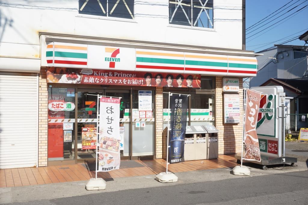 コンビニ　セブンイレブン 松戸六実駅前店（コンビニ）まで701m