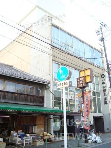 銀行　京都中央信用金庫　白梅町支店（銀行）まで400m