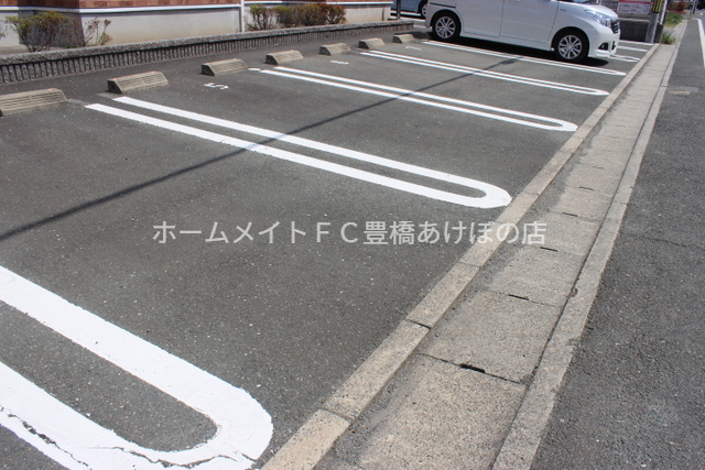 駐車場　駐車場