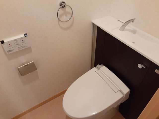 トイレ　温水洗浄便座