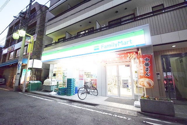コンビニ　ファミリーマート 日吉二丁目店（コンビニ）まで68m