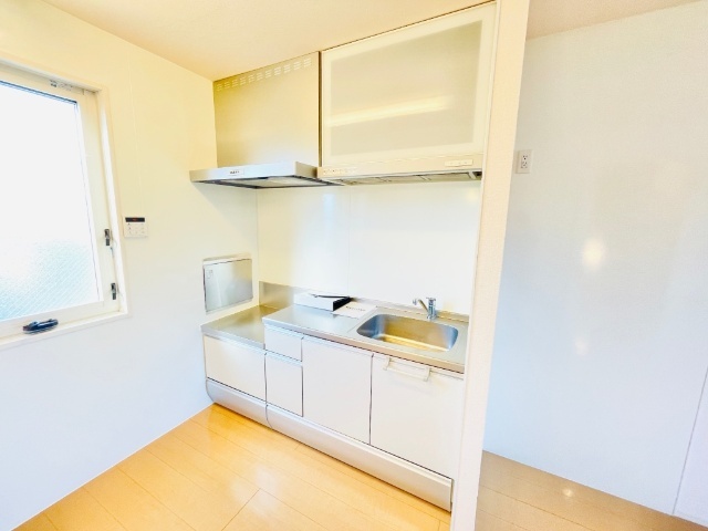 キッチン　同一建物内２０１号室内装写真転載