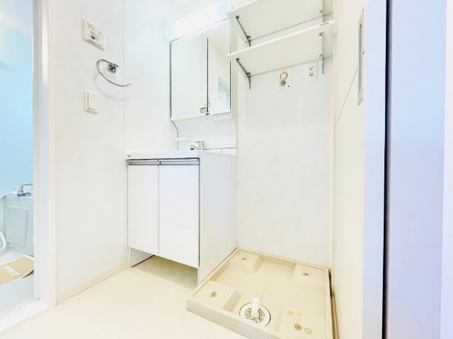 洗面設備　同一建物内２０１号室内装写真転載