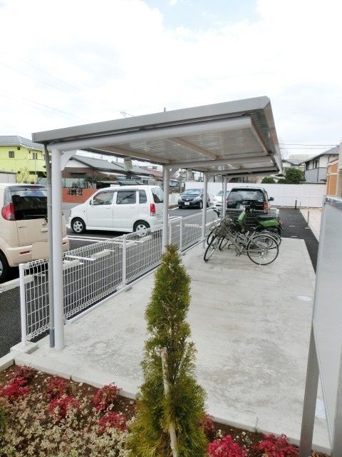 その他共有部分　屋根付きの駐輪場です。