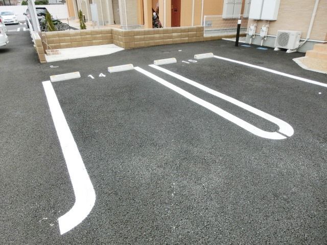 駐車場　敷地内に駐車場あります。