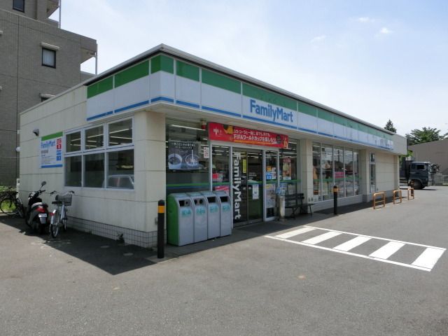 コンビニ　ファミリーマート（コンビニ）まで210m