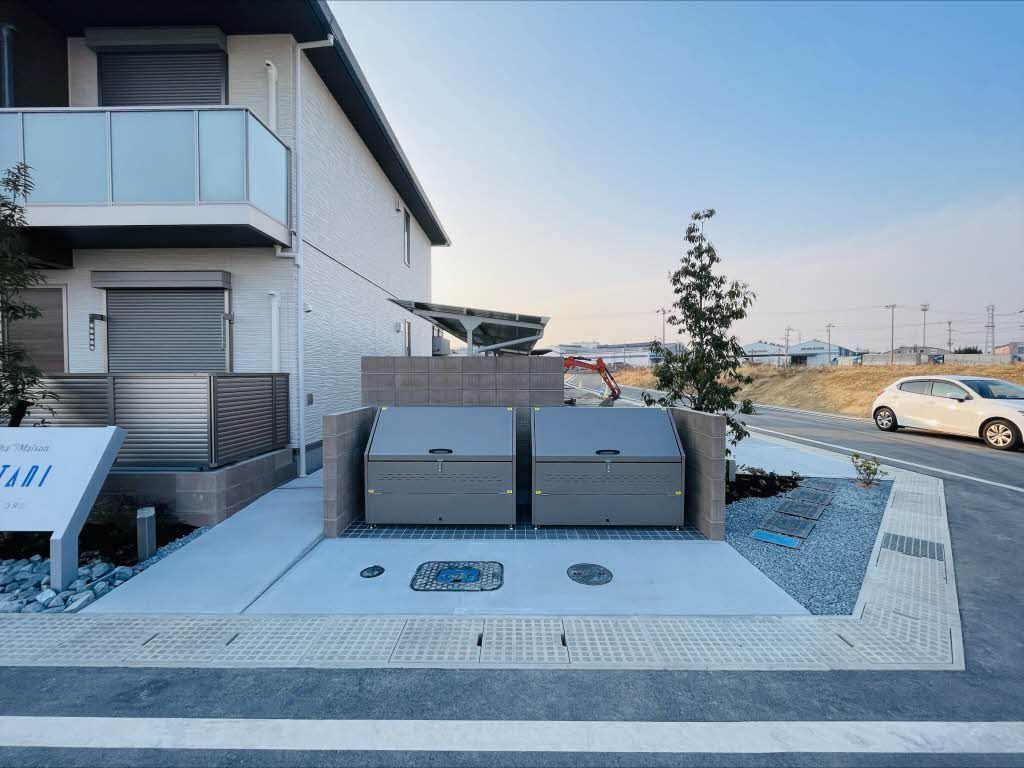 建物外観　★ゴミ置場の雰囲気です。
