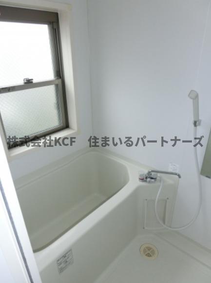 バス・シャワールーム　コンパクトで使いやすいお風呂です