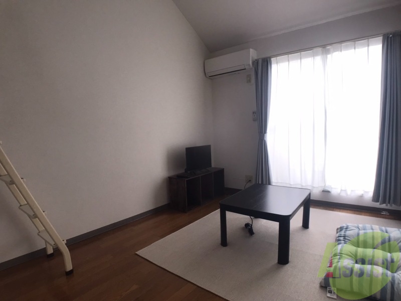 居室・リビング　６帖の洋室です。生活のメインとなる部屋ですね。