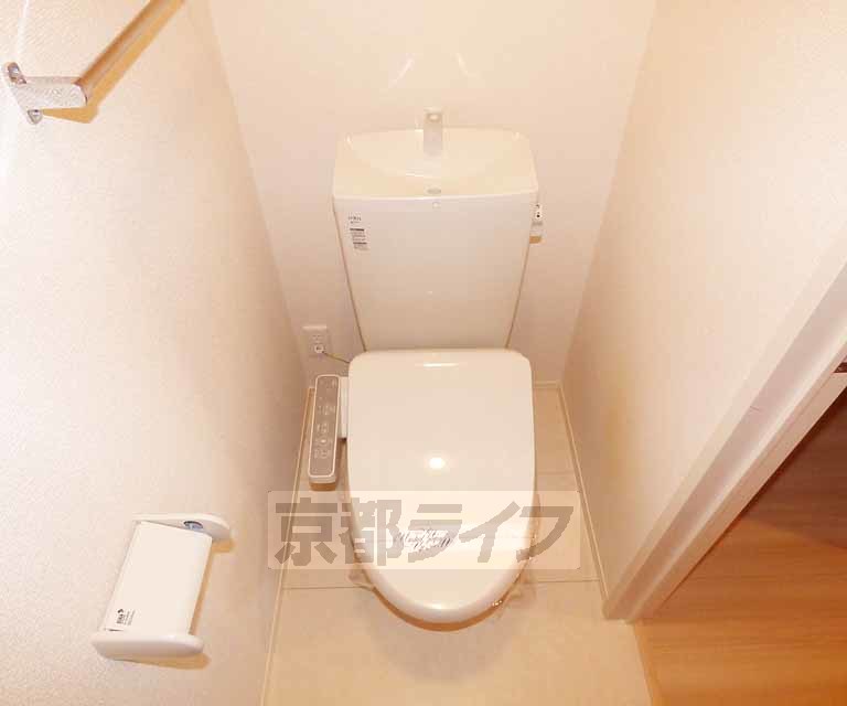 トイレ　ウォシュレット完備。