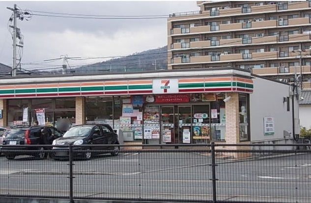 コンビニ　セブンイレブン（コンビニ）まで700m