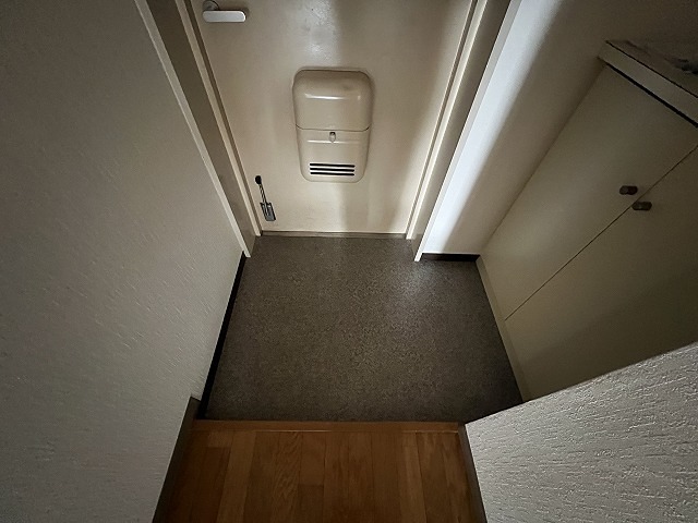玄関　反転別部屋参考写真
