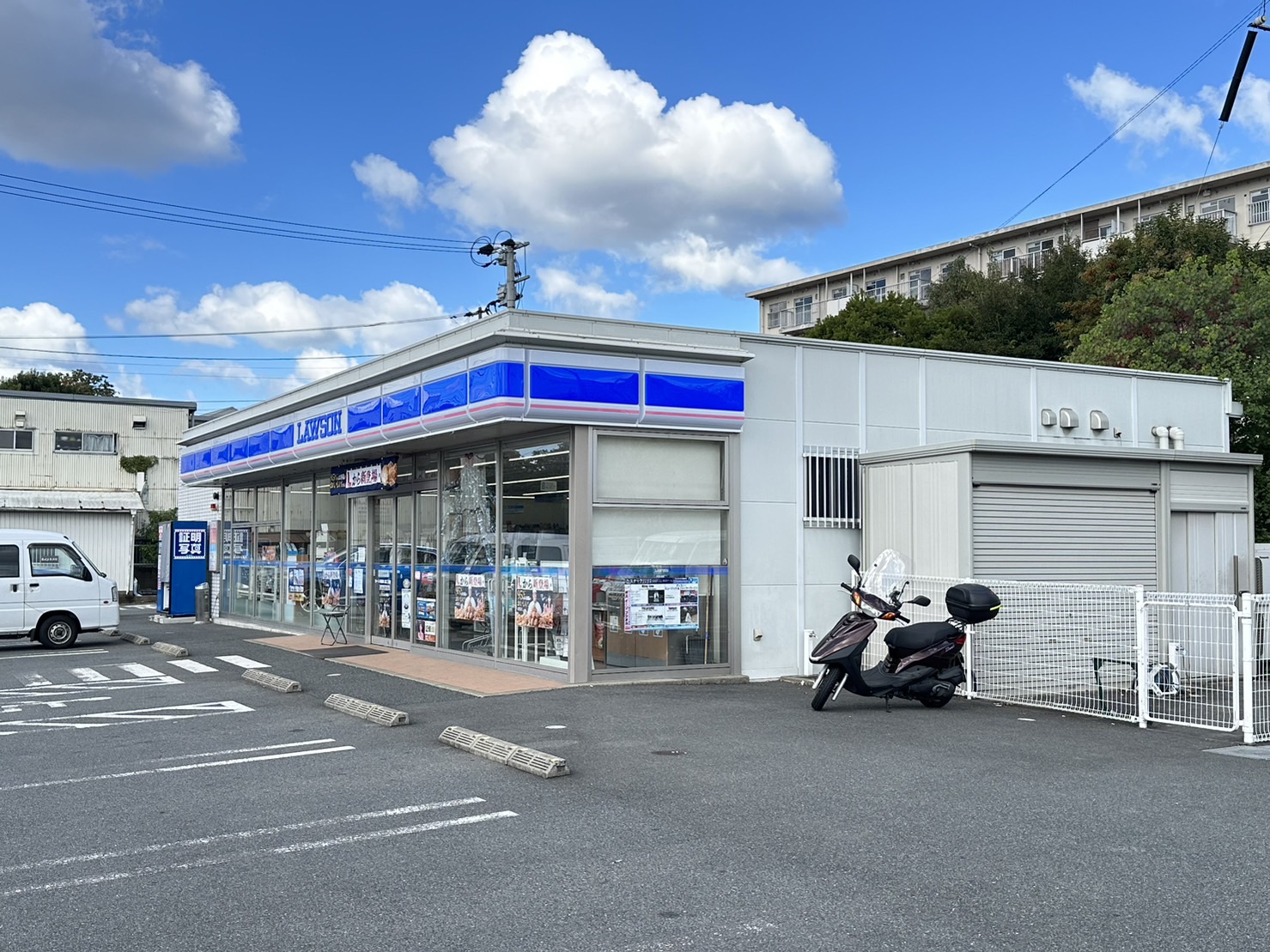 コンビニ　ローソン若松東二島3丁目店（コンビニ）まで900m