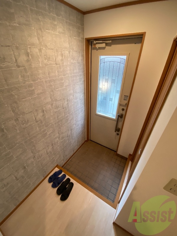 玄関　ゆとりある設計で、お客様を心地よく迎える玄関口。