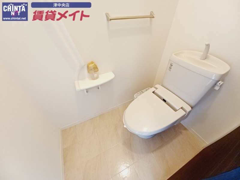 トイレ　別部屋反転参考写真です