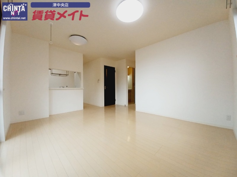 居室・リビング　別部屋反転参考写真です