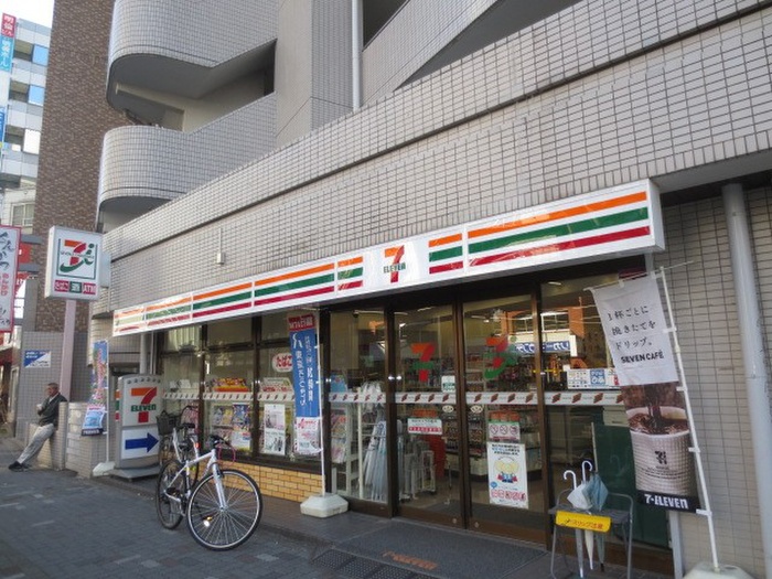 コンビニ　セブンイレブン（コンビニ）まで221m