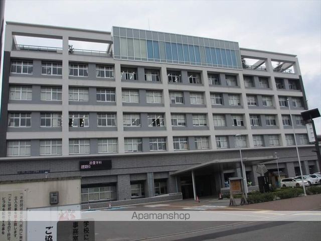 高校・高専　和歌山県立和歌山工業高等学校（高校・高専）まで724m