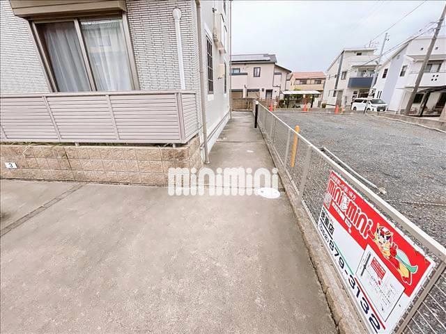 エントランス　お問い合わせはミニミニ徳重店へ