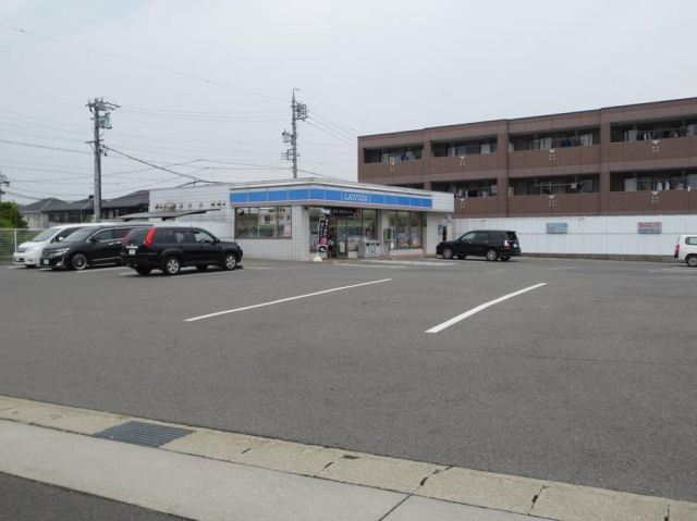 コンビニ　ローソン（コンビニ）まで560m