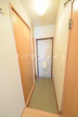 玄関　大きめの玄関収納があります