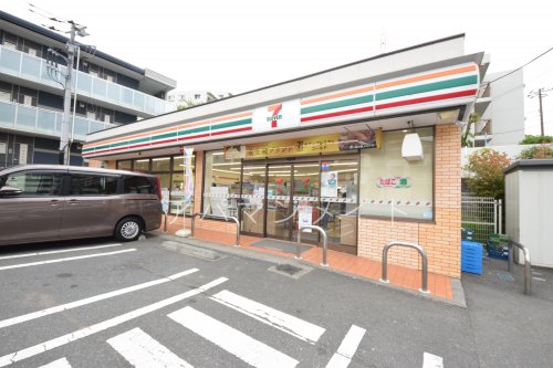 コンビニ　セブンイレブン横浜下倉田町店（コンビニ）まで551m