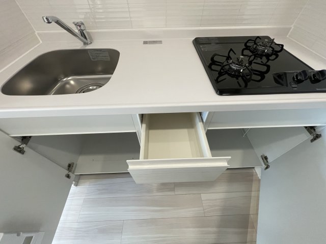キッチン　イメージとして同建物他部屋を表示しています
