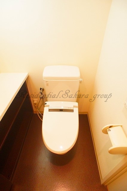 トイレ　落ち着いた色調のトイレです♪